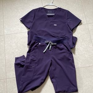 FIGS Scrubs - Deep purple jogger set